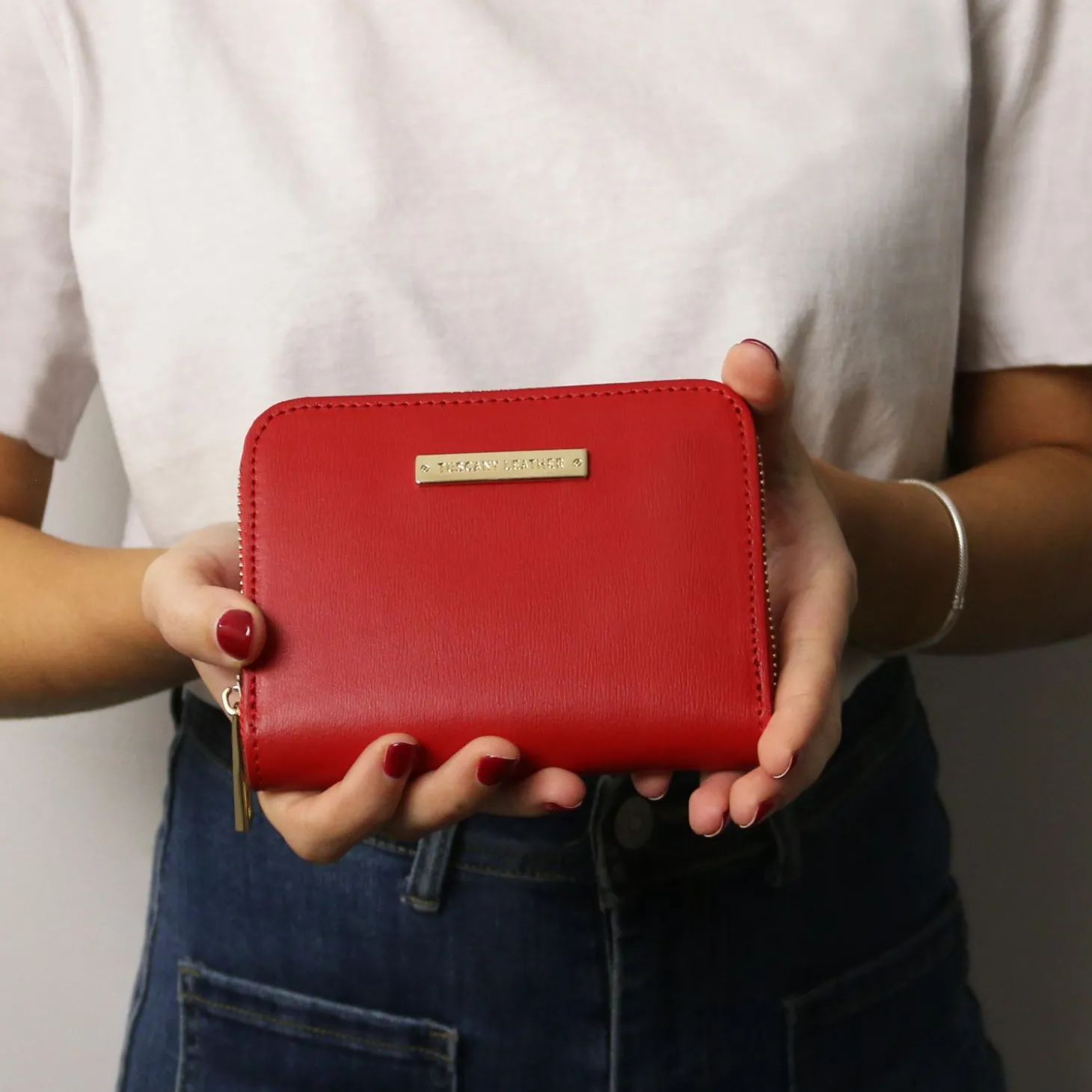 Exclusive zip Around Leather Wallet