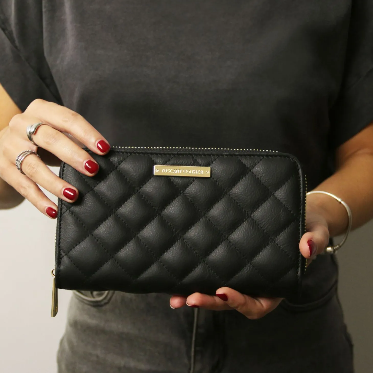 Exclusive zip Around Soft Leather Wallet